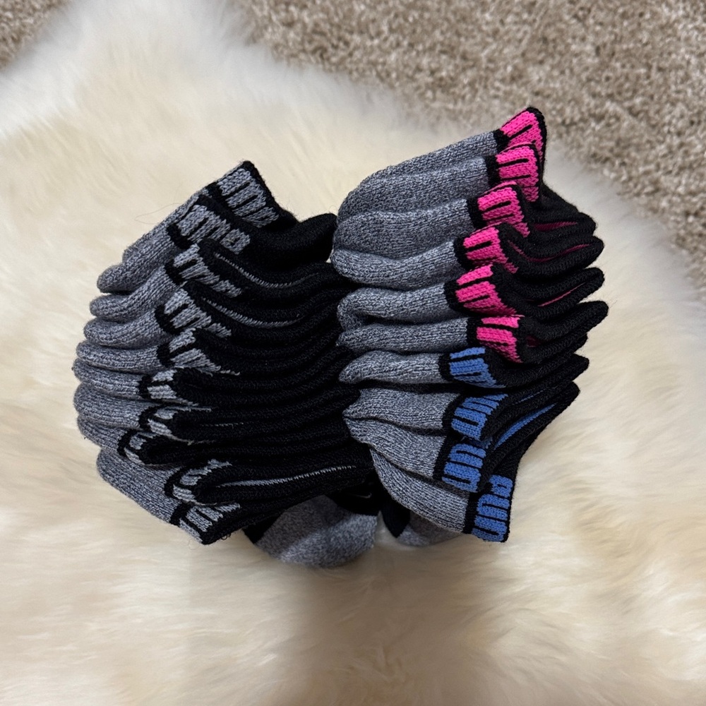 NWT Puma Women’s 10-Pack No-Show Socks Black w Gray Blue Pink Accents Size 5-9.5 - Picture 2 of 3